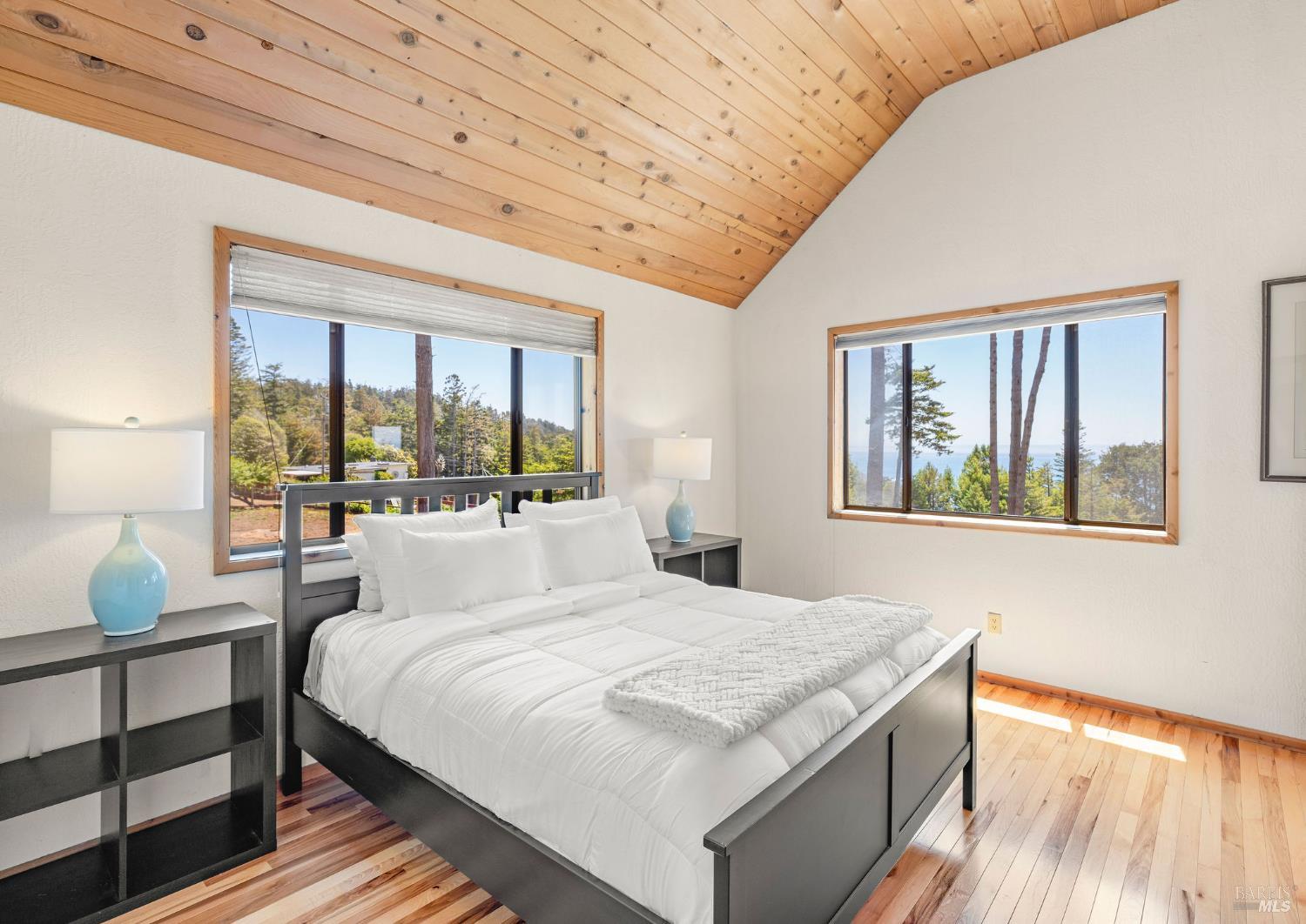 Detail Gallery Image 25 of 39 For 37940 Pacific View Dr, Gualala,  CA 95445 - 4 Beds | 4 Baths