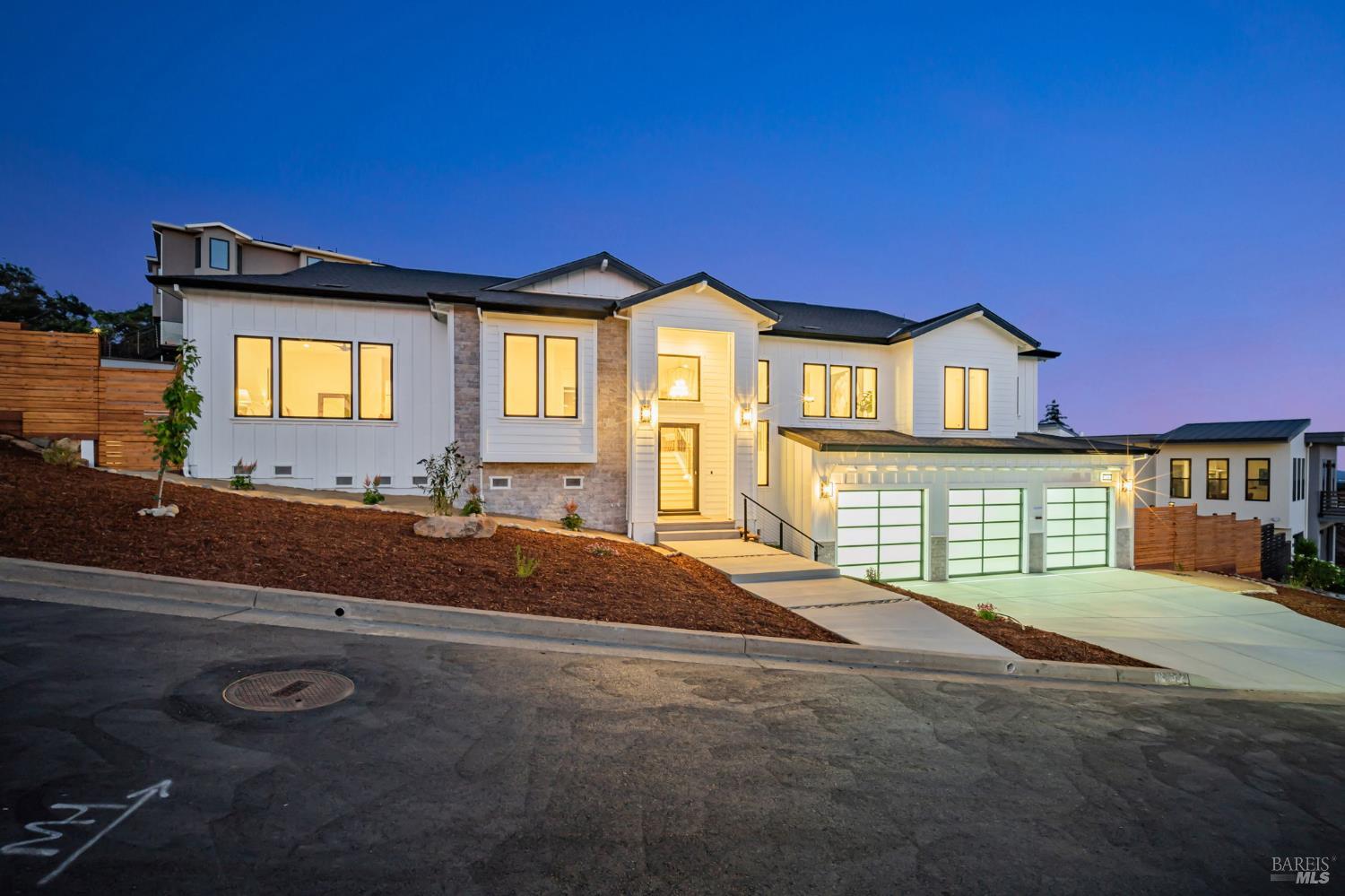 Detail Gallery Image 42 of 48 For 3572 Southridge Dr, Santa Rosa,  CA 95403 - 4 Beds | 4 Baths