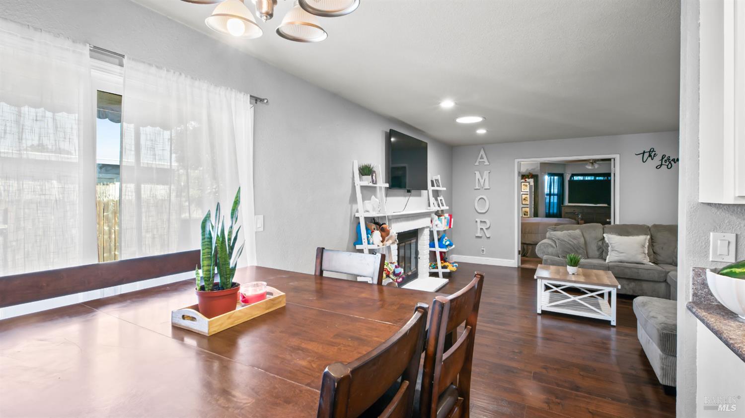 Detail Gallery Image 10 of 45 For 713 San Remo St, Fairfield,  CA 94533 - 4 Beds | 2 Baths