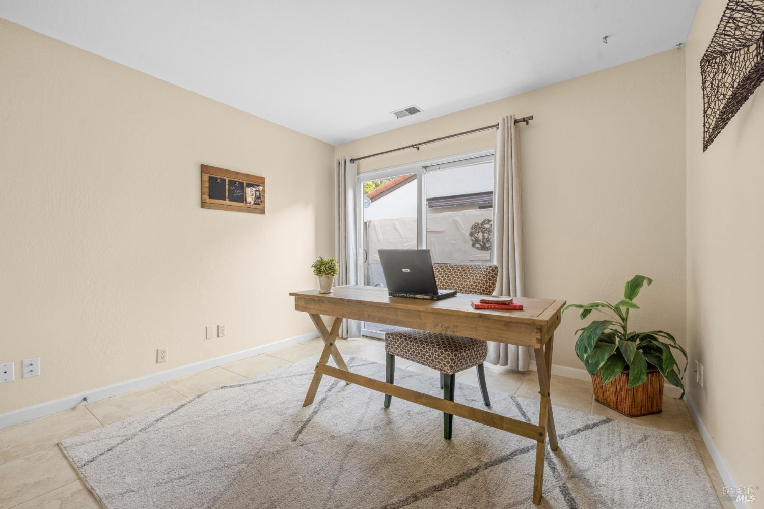 Detail Gallery Image 24 of 42 For 706 Adobe Dr, Santa Rosa,  CA 95404 - 3 Beds | 2 Baths