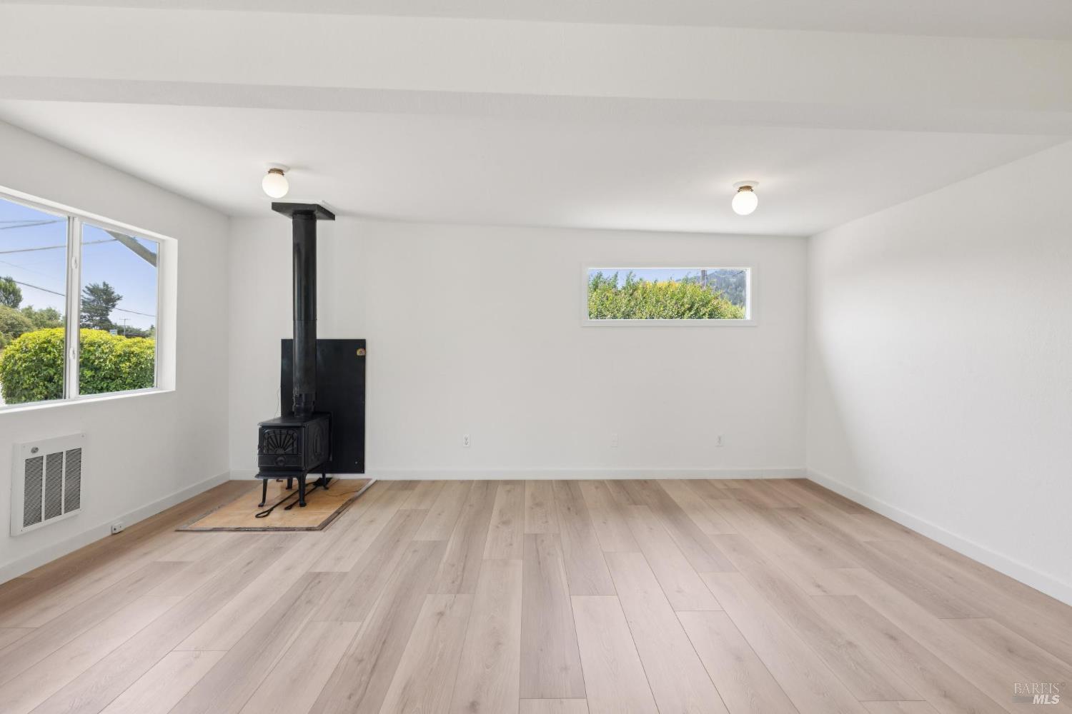 Detail Gallery Image 18 of 50 For 11150 Sir Francis Drake Blvd, Point Reyes Station,  CA 94956 - 3 Beds | 4/1 Baths