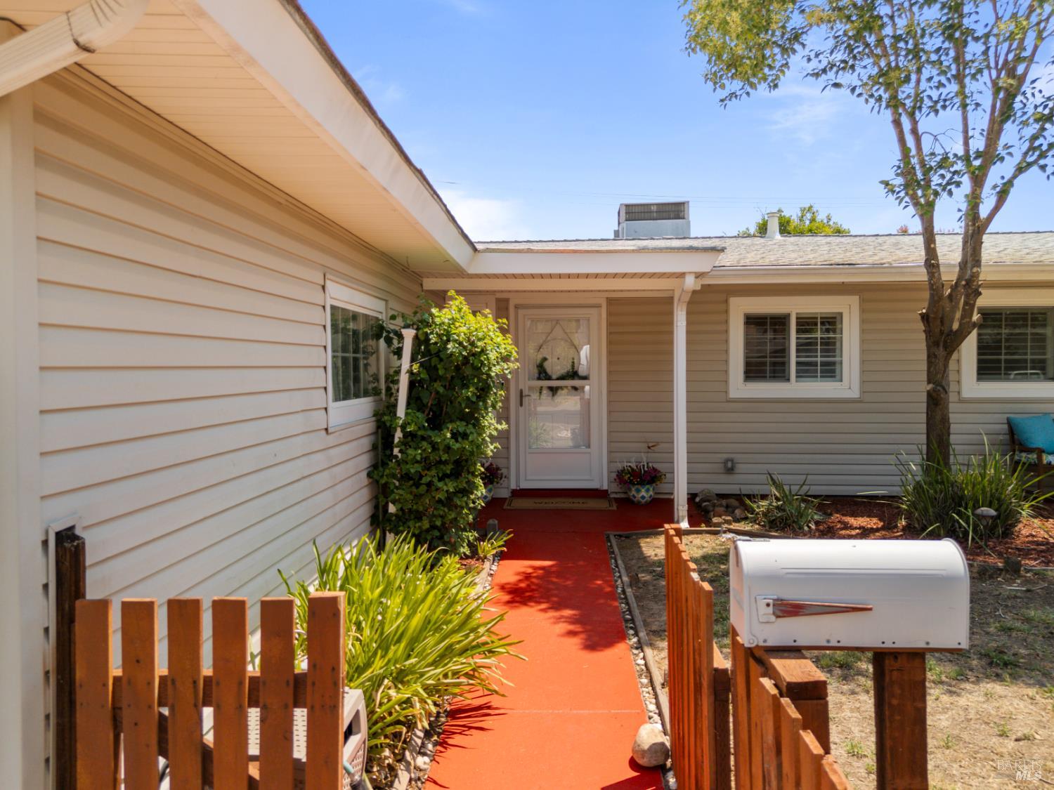 Detail Gallery Image 1 of 24 For 115 Myrtle St, Vacaville,  CA 95688 - 3 Beds | 1 Baths