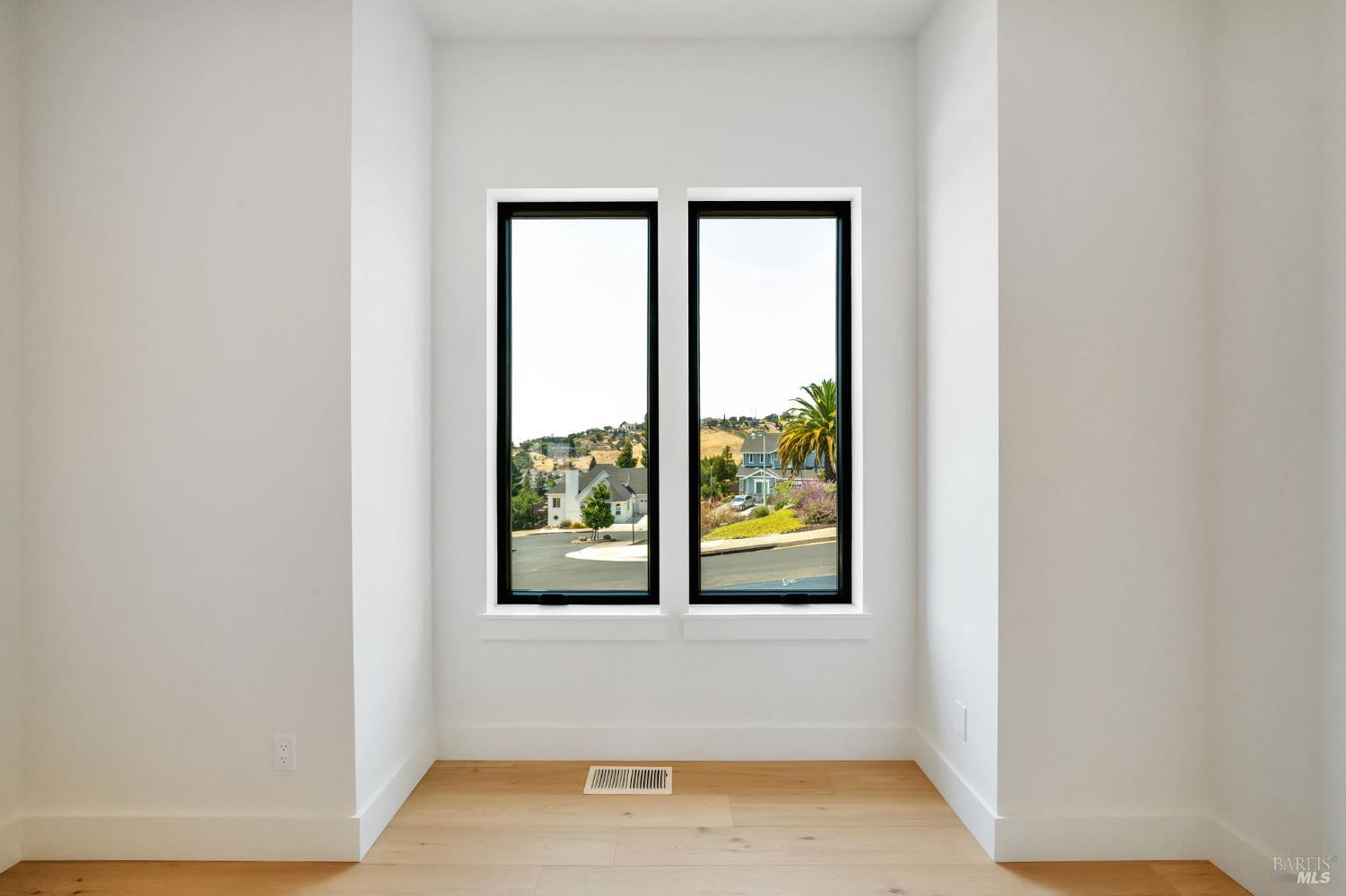 Detail Gallery Image 16 of 48 For 3572 Southridge Dr, Santa Rosa,  CA 95403 - 4 Beds | 4 Baths