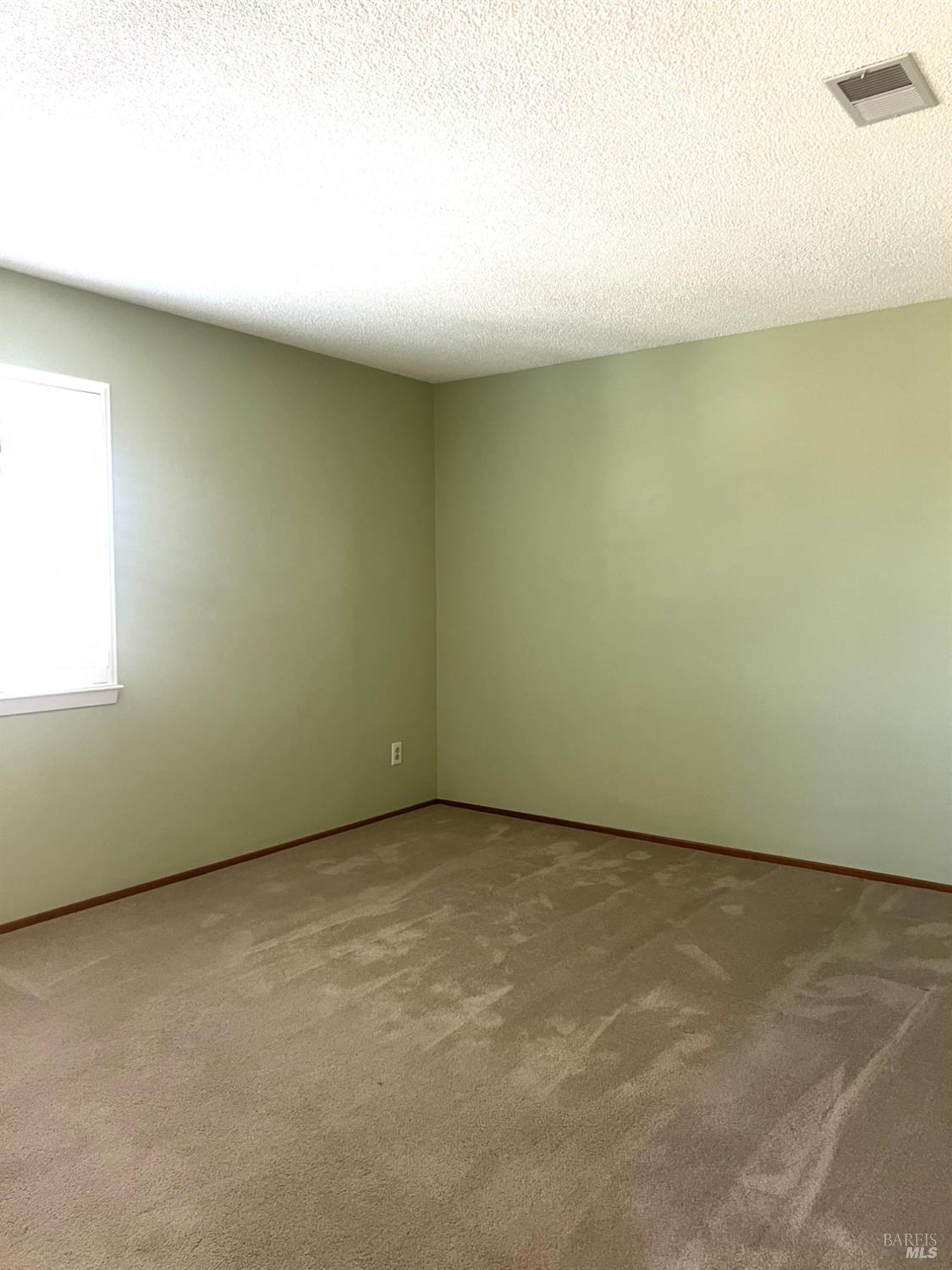 Detail Gallery Image 16 of 20 For 1688 Kearny Ct, Petaluma,  CA 94954 - 5 Beds | 2/1 Baths