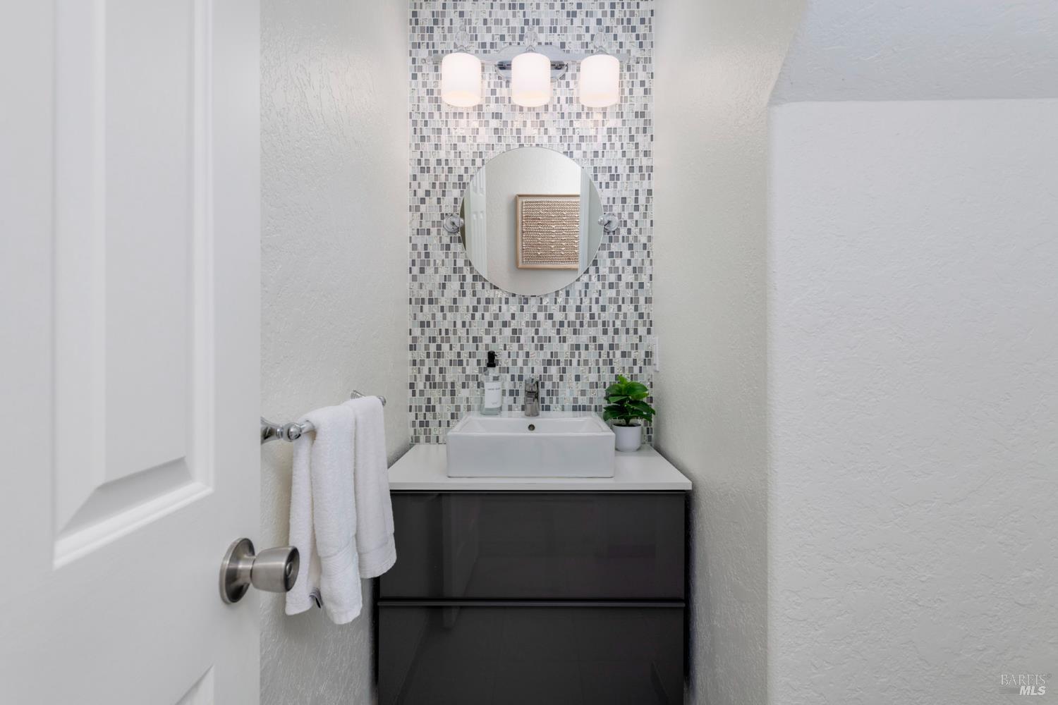 Detail Gallery Image 20 of 96 For 635 Palm Ave, Penngrove,  CA 94951 - 4 Beds | 2/1 Baths