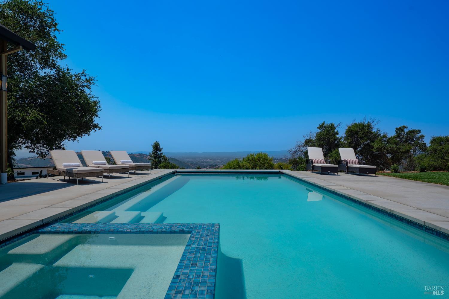 Detail Gallery Image 3 of 99 For 5925 Crystal Dr, Santa Rosa,  CA 95404 - 4 Beds | 4/1 Baths