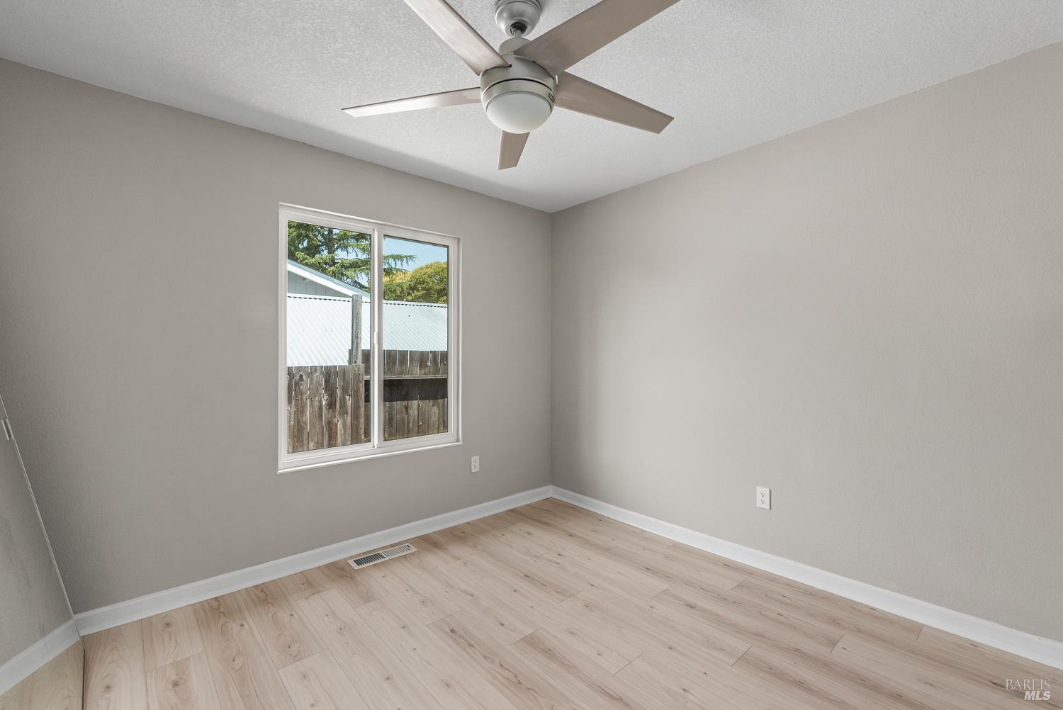Detail Gallery Image 15 of 26 For 5330 Arnica Way, Santa Rosa,  CA 95403 - 4 Beds | 2 Baths