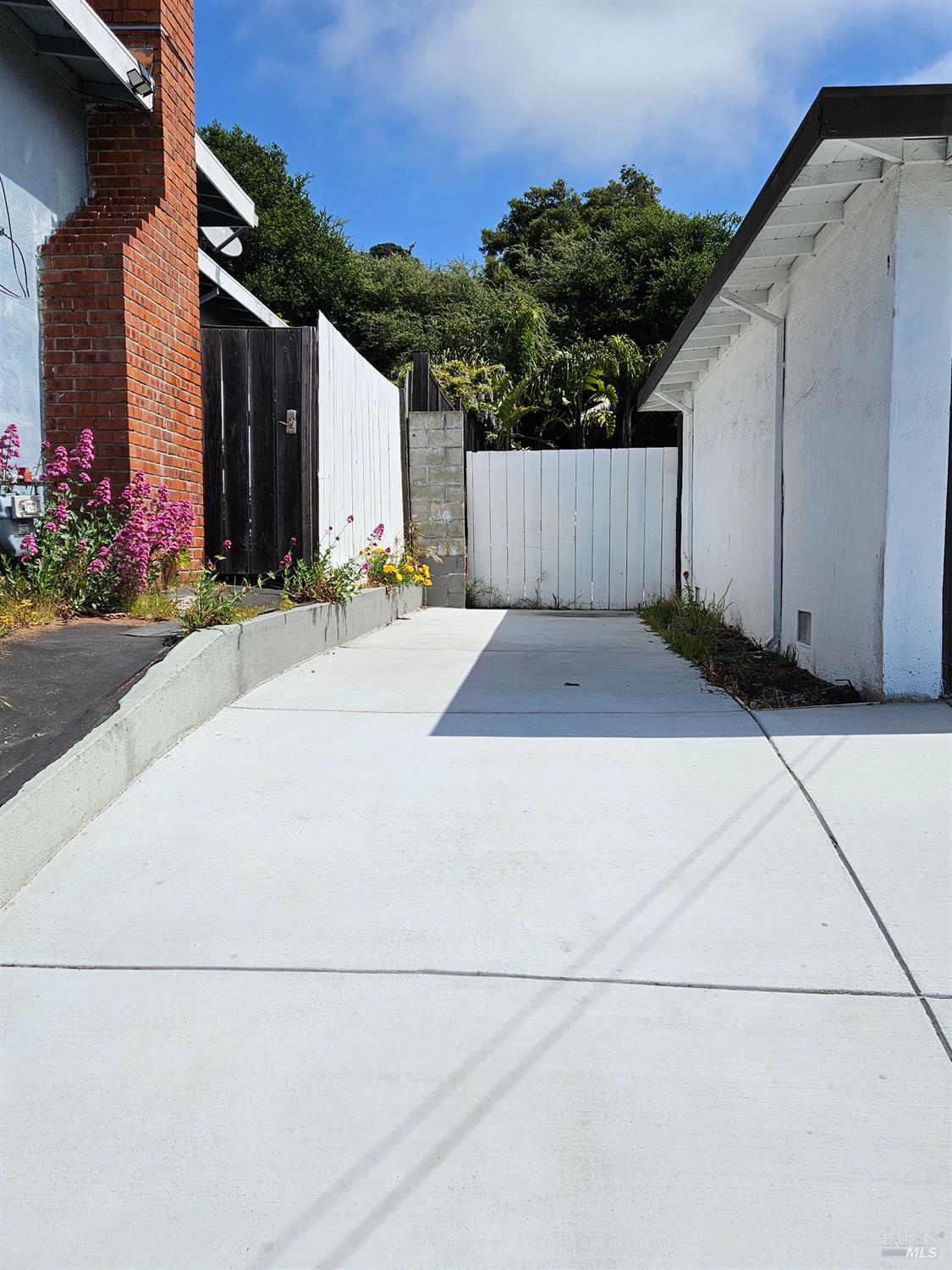 Detail Gallery Image 1 of 19 For 6117 Rosalind Ave, Richmond,  CA 94805 - 3 Beds | 1 Baths
