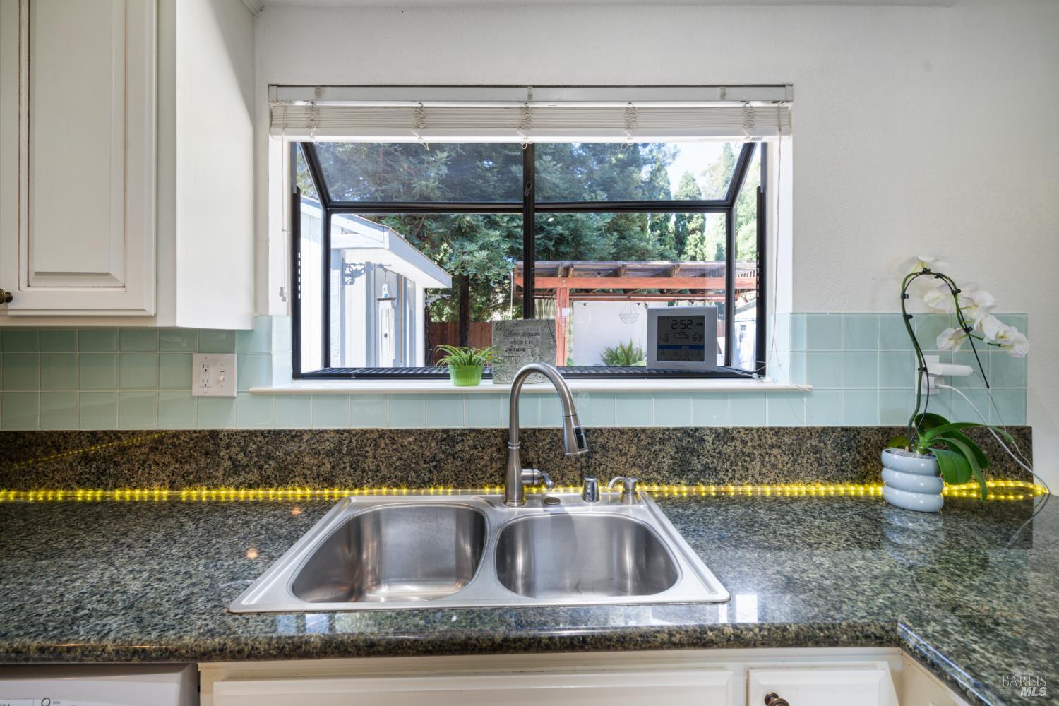 Detail Gallery Image 9 of 52 For 124 Hydrangea Ct, Vallejo,  CA 94591 - 4 Beds | 2/1 Baths