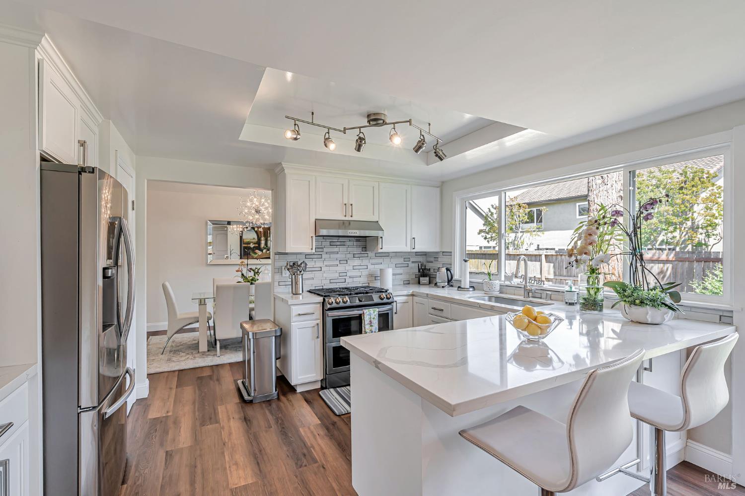 Detail Gallery Image 12 of 40 For 1704 Granada Ct, Petaluma,  CA 94954 - 5 Beds | 2/1 Baths