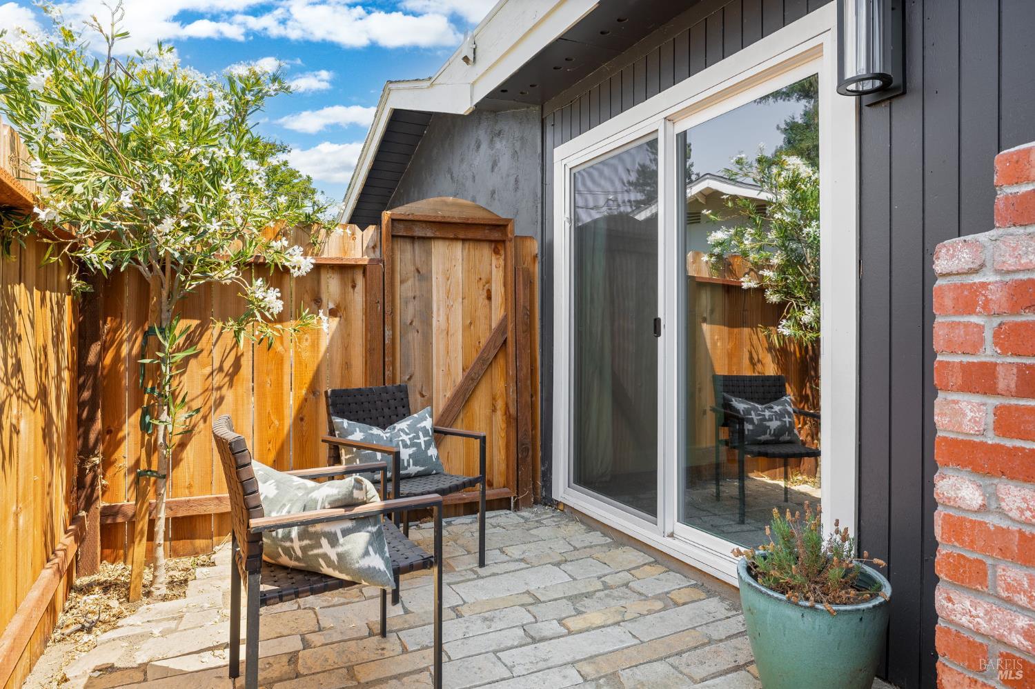 Detail Gallery Image 14 of 47 For 3637 Evergreen Ct, Napa,  CA 94558 - 4 Beds | 1/1 Baths