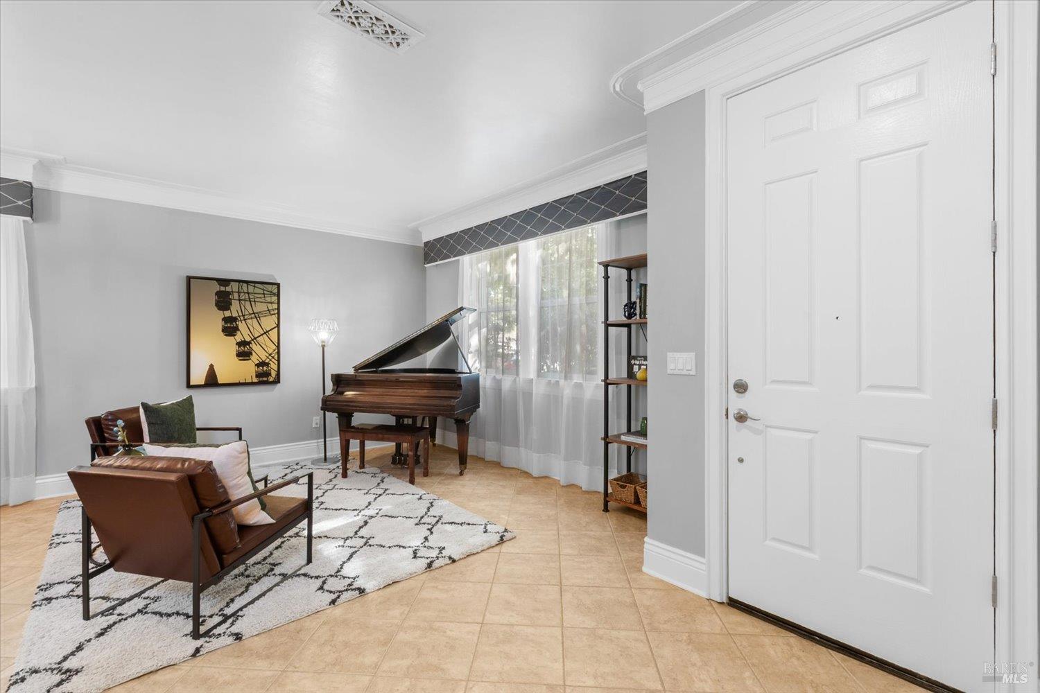 Detail Gallery Image 5 of 34 For 621 Greentree Cir, Fairfield,  CA 94534 - 3 Beds | 2/1 Baths