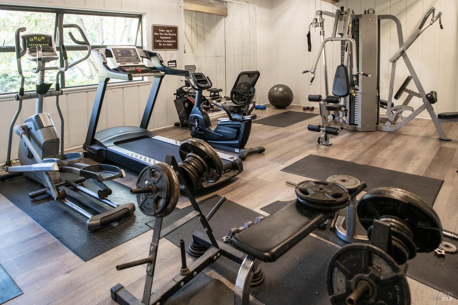 Detail Gallery Image 42 of 67 For 89 Mariner Green Dr, Corte Madera,  CA 94925 - 4 Beds | 2/1 Baths