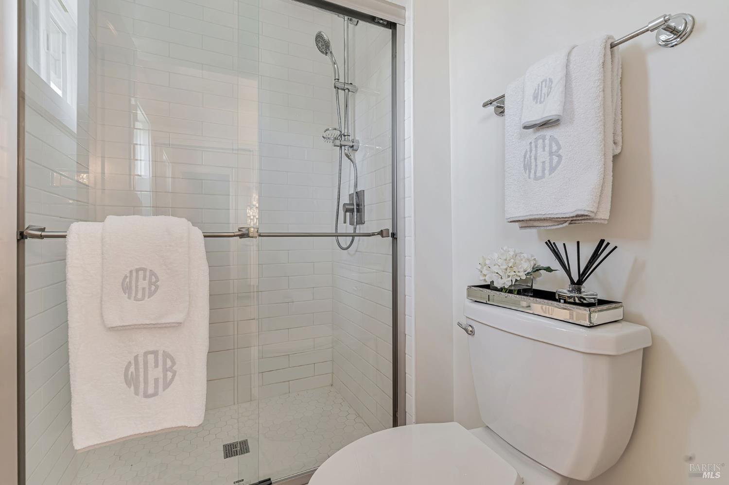 Detail Gallery Image 34 of 40 For 1704 Granada Ct, Petaluma,  CA 94954 - 5 Beds | 2/1 Baths