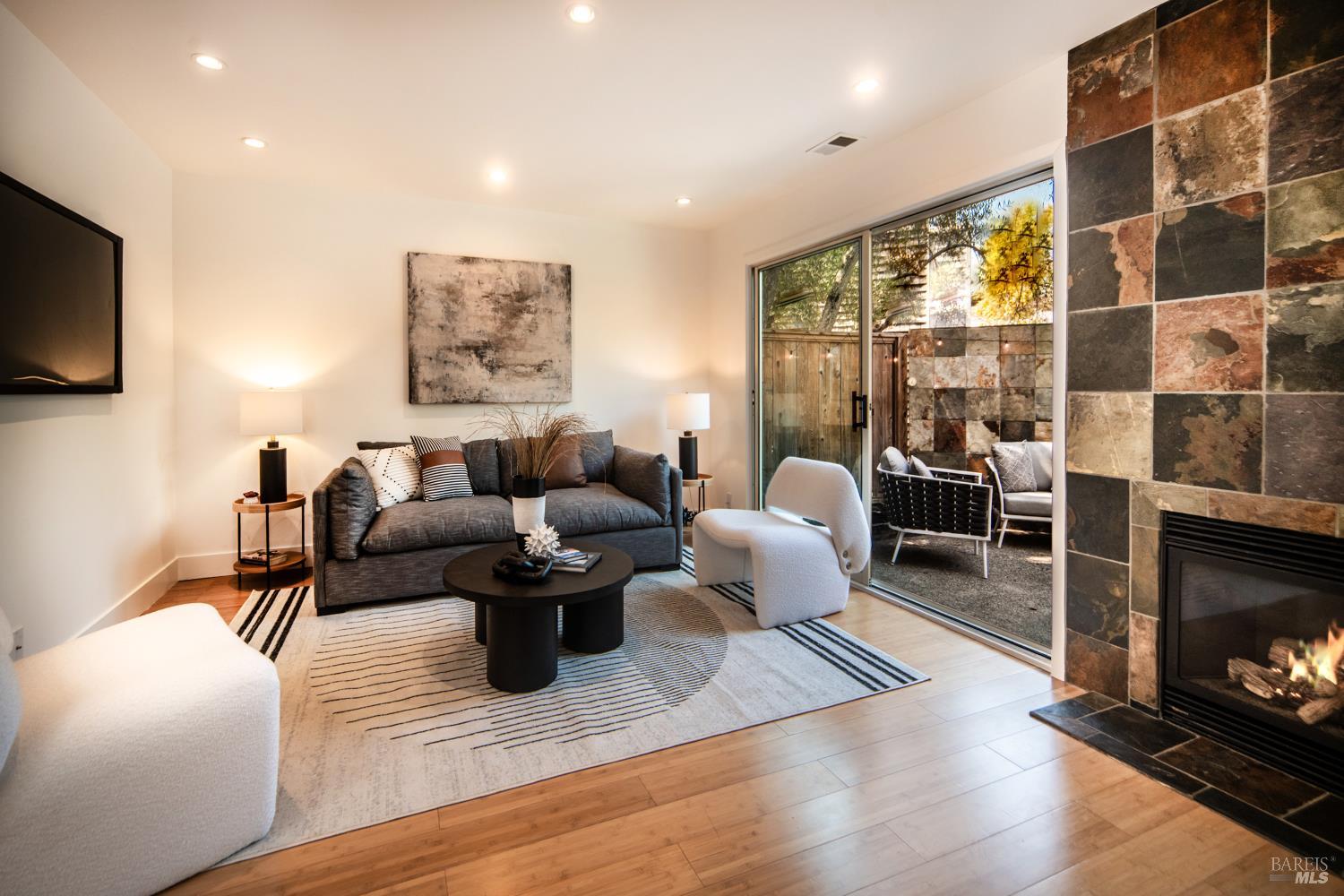 Detail Gallery Image 11 of 67 For 89 Mariner Green Dr, Corte Madera,  CA 94925 - 4 Beds | 2/1 Baths