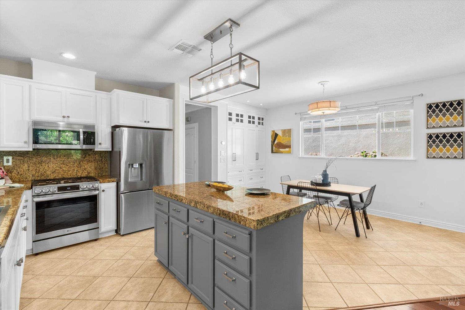 Detail Gallery Image 12 of 34 For 621 Greentree Cir, Fairfield,  CA 94534 - 3 Beds | 2/1 Baths