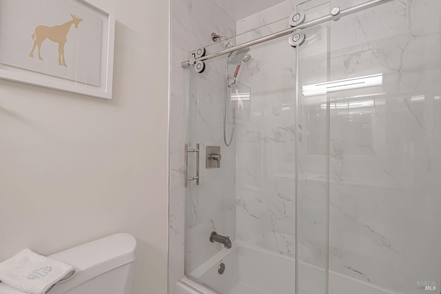 Detail Gallery Image 31 of 40 For 1704 Granada Ct, Petaluma,  CA 94954 - 5 Beds | 2/1 Baths
