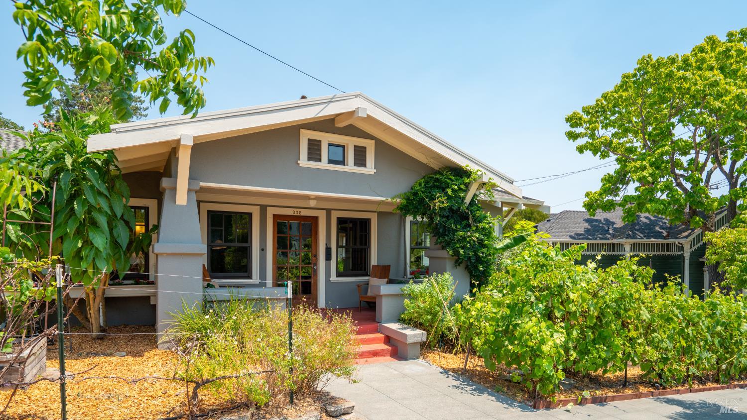 Detail Gallery Image 8 of 64 For 306 Howard St, Petaluma,  CA 94952 - 2 Beds | 1/1 Baths
