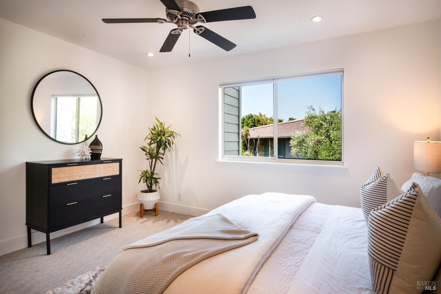 Detail Gallery Image 26 of 67 For 89 Mariner Green Dr, Corte Madera,  CA 94925 - 4 Beds | 2/1 Baths