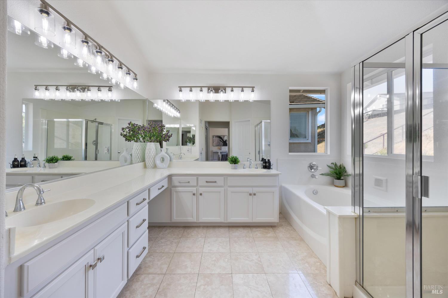 Detail Gallery Image 31 of 56 For 6243 Pebble Beach Dr, Vallejo,  CA 94591 - 4 Beds | 3 Baths