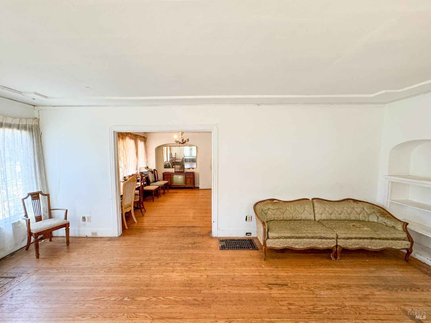 Detail Gallery Image 9 of 31 For 2901 Seminary Ave, Oakland,  CA 94605 - 4 Beds | 1/1 Baths