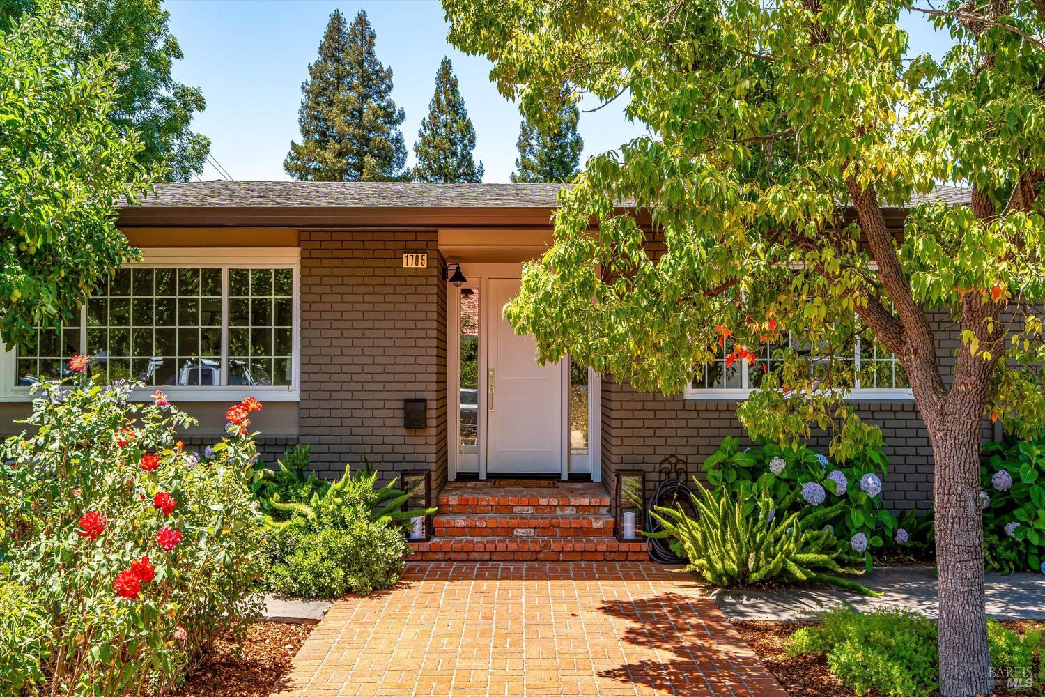Detail Gallery Image 1 of 50 For 1705 Adele St, Calistoga,  CA 94515 - 3 Beds | 2/1 Baths