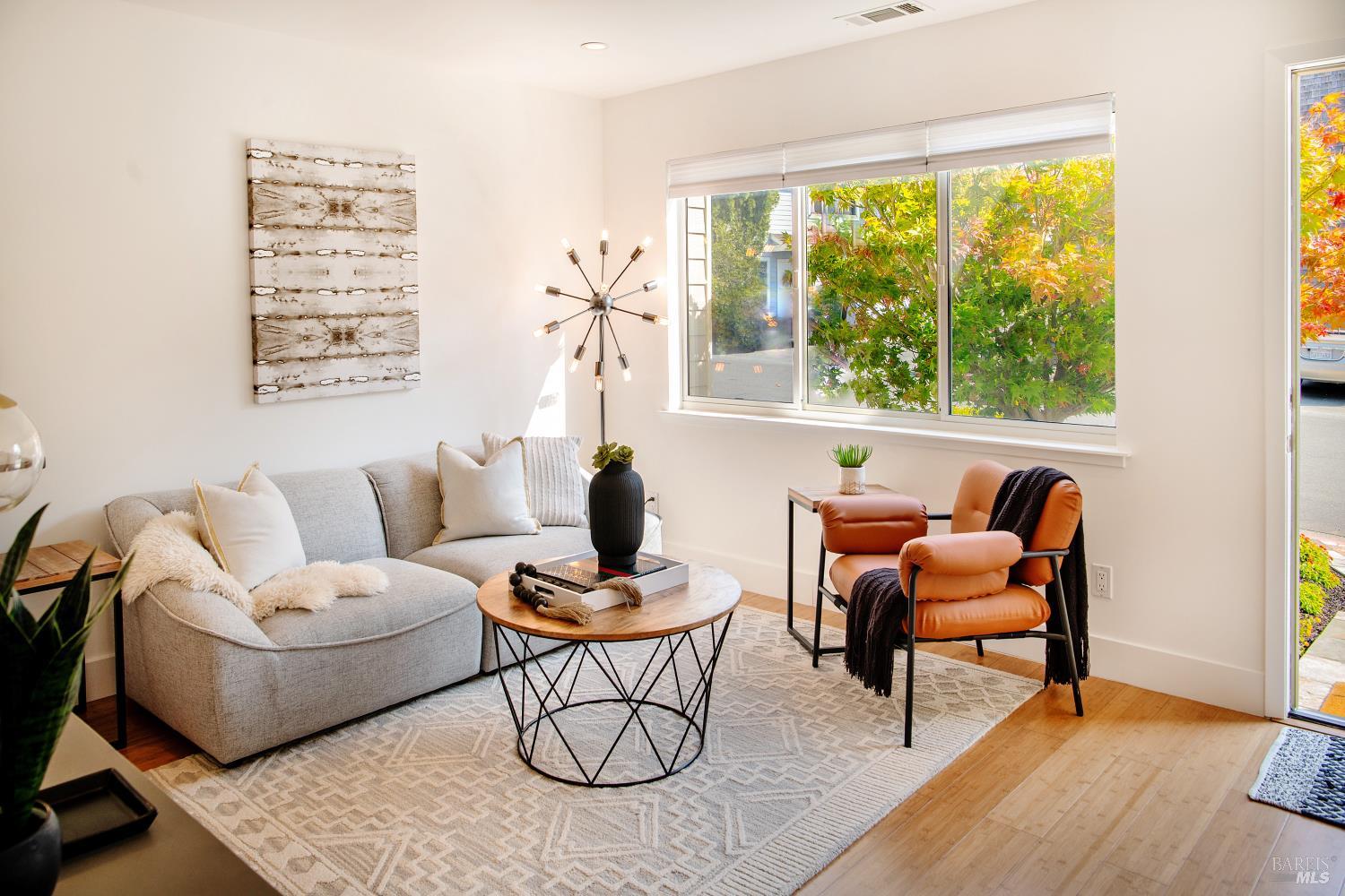 Detail Gallery Image 3 of 67 For 89 Mariner Green Dr, Corte Madera,  CA 94925 - 4 Beds | 2/1 Baths