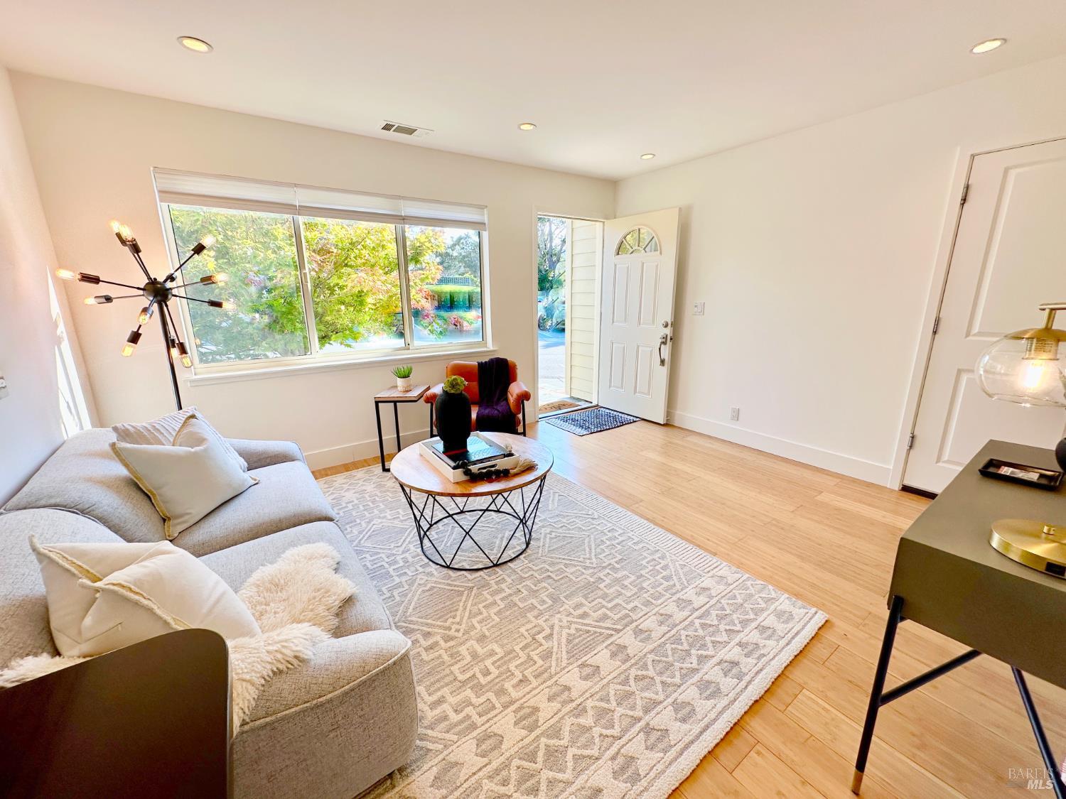 Detail Gallery Image 34 of 67 For 89 Mariner Green Dr, Corte Madera,  CA 94925 - 4 Beds | 2/1 Baths