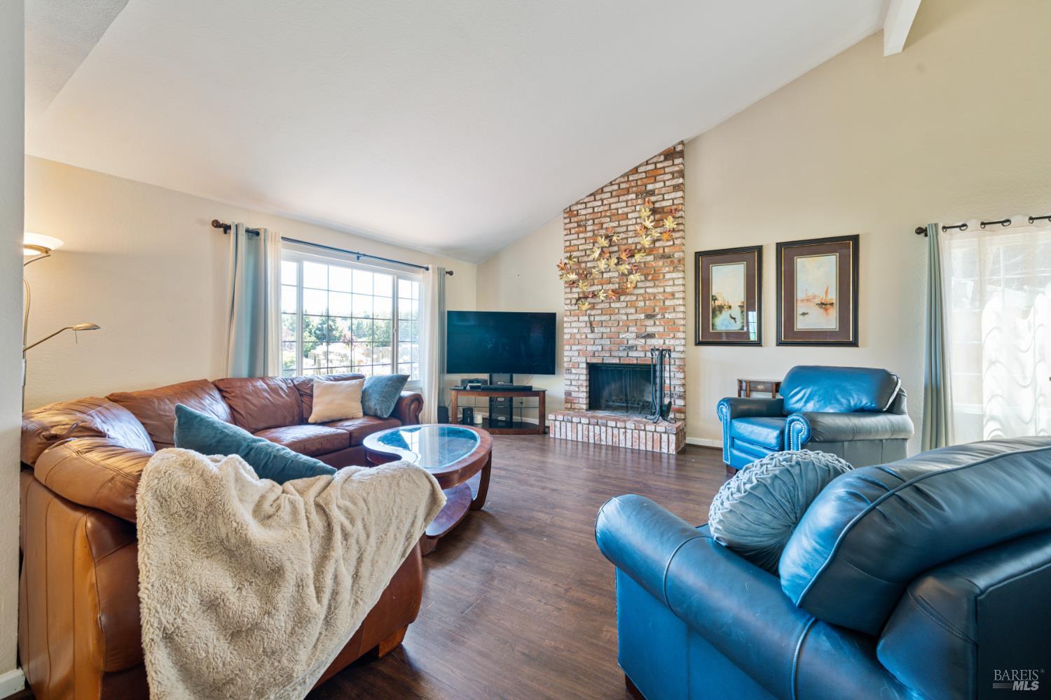 Detail Gallery Image 3 of 52 For 124 Hydrangea Ct, Vallejo,  CA 94591 - 4 Beds | 2/1 Baths