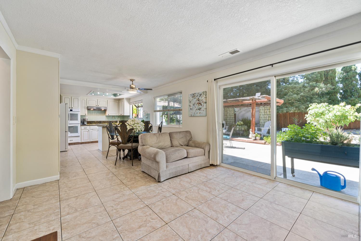 Detail Gallery Image 15 of 52 For 124 Hydrangea Ct, Vallejo,  CA 94591 - 4 Beds | 2/1 Baths