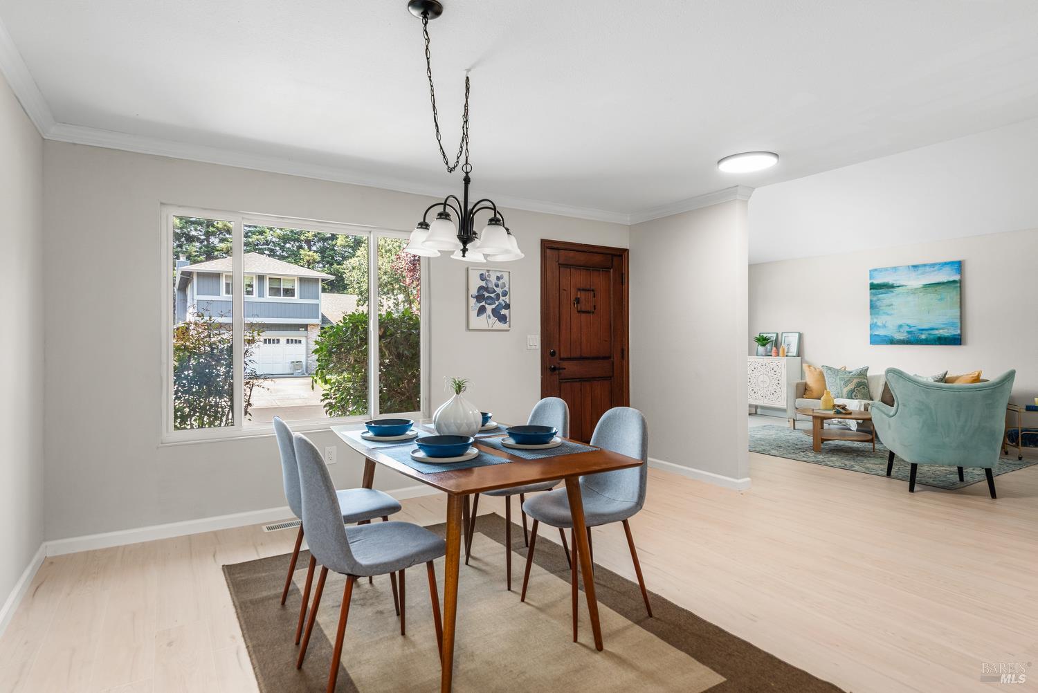Detail Gallery Image 4 of 26 For 5330 Arnica Way, Santa Rosa,  CA 95403 - 4 Beds | 2 Baths