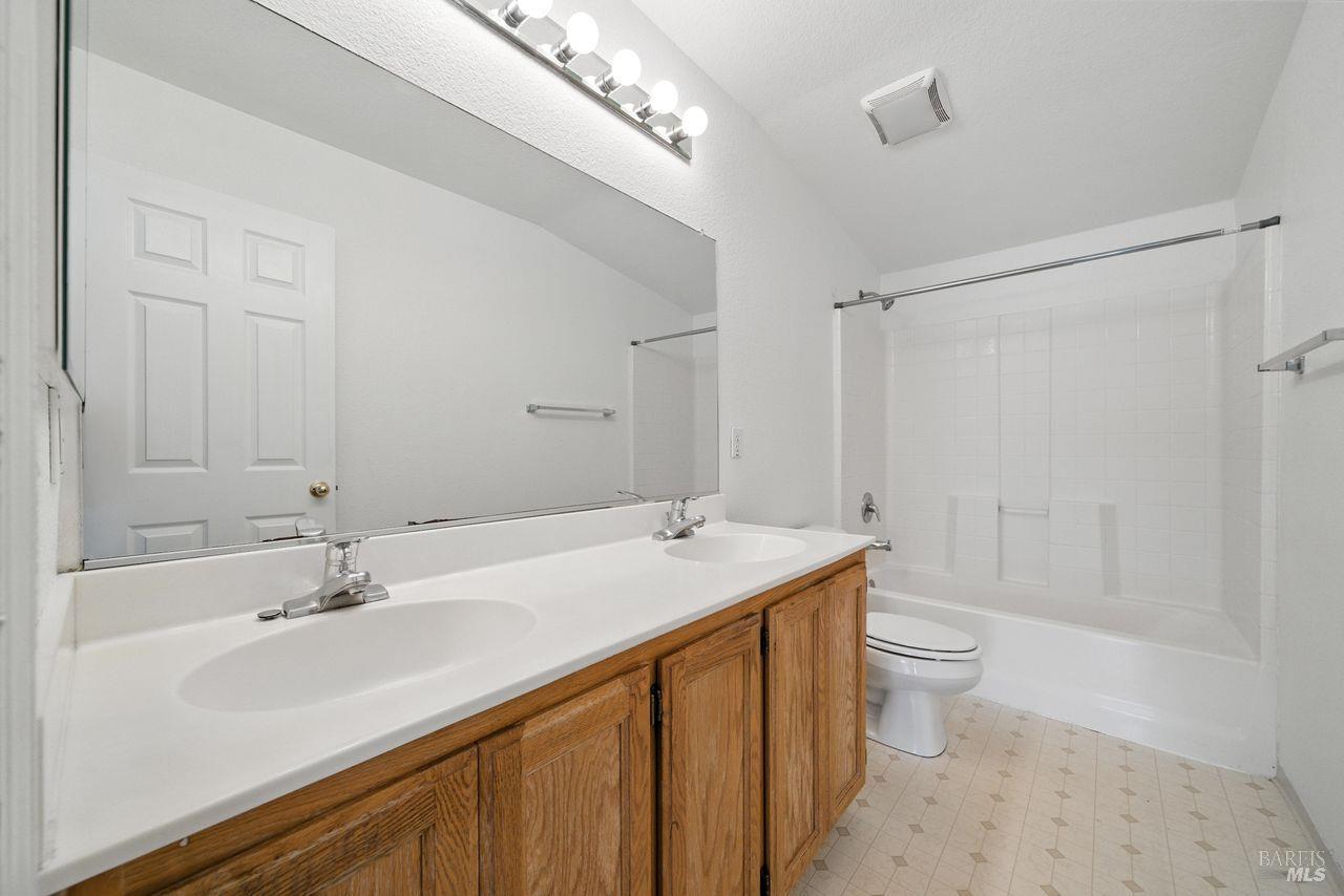 Detail Gallery Image 19 of 22 For 2335 Turquoise Way, Santa Rosa,  CA 95404 - 4 Beds | 2/1 Baths