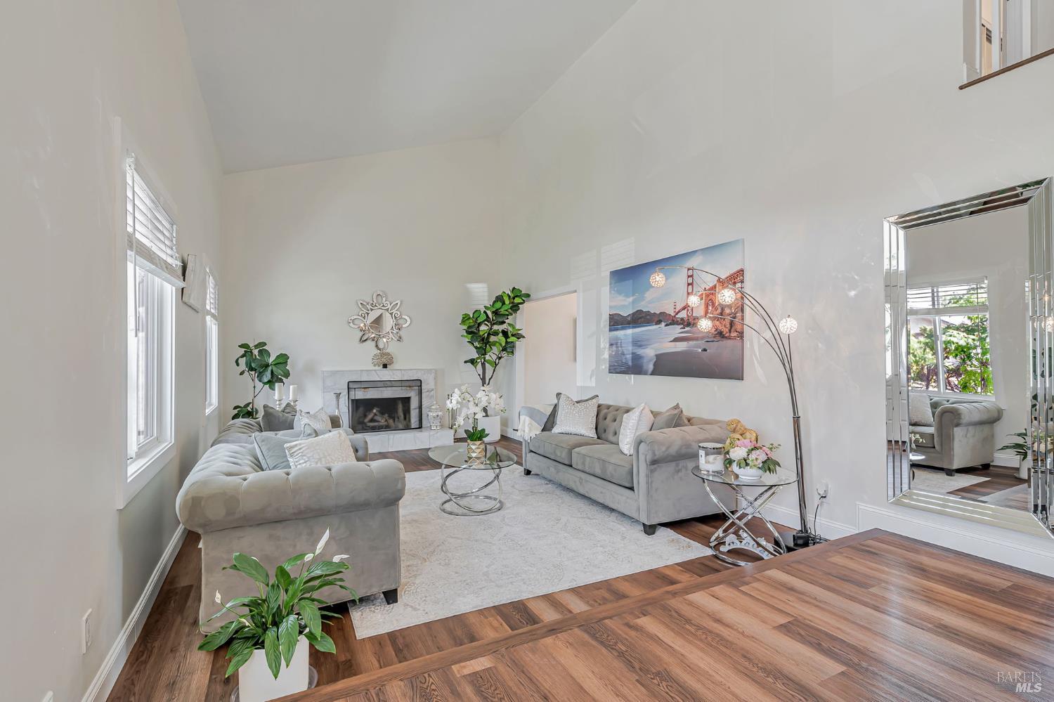Detail Gallery Image 4 of 40 For 1704 Granada Ct, Petaluma,  CA 94954 - 5 Beds | 2/1 Baths