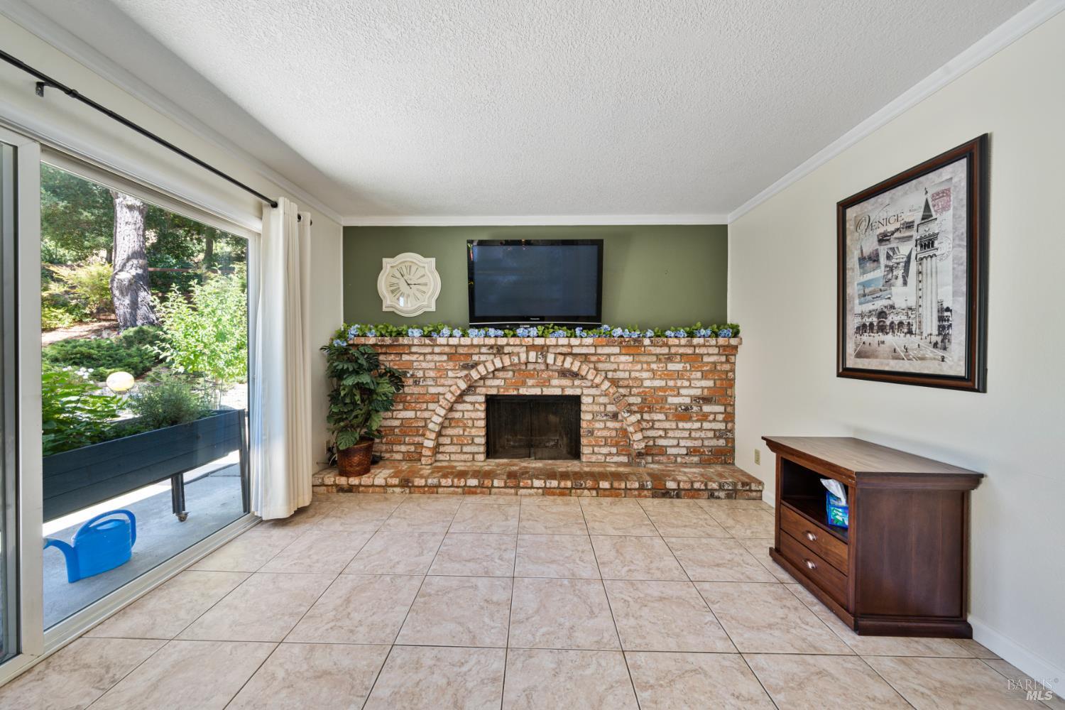 Detail Gallery Image 13 of 52 For 124 Hydrangea Ct, Vallejo,  CA 94591 - 4 Beds | 2/1 Baths
