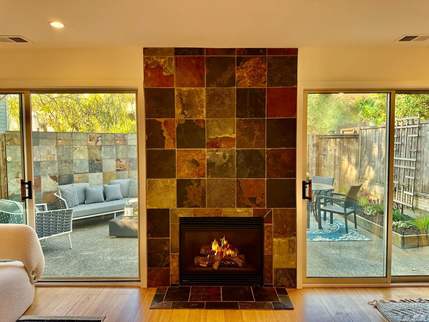 Detail Gallery Image 12 of 67 For 89 Mariner Green Dr, Corte Madera,  CA 94925 - 4 Beds | 2/1 Baths