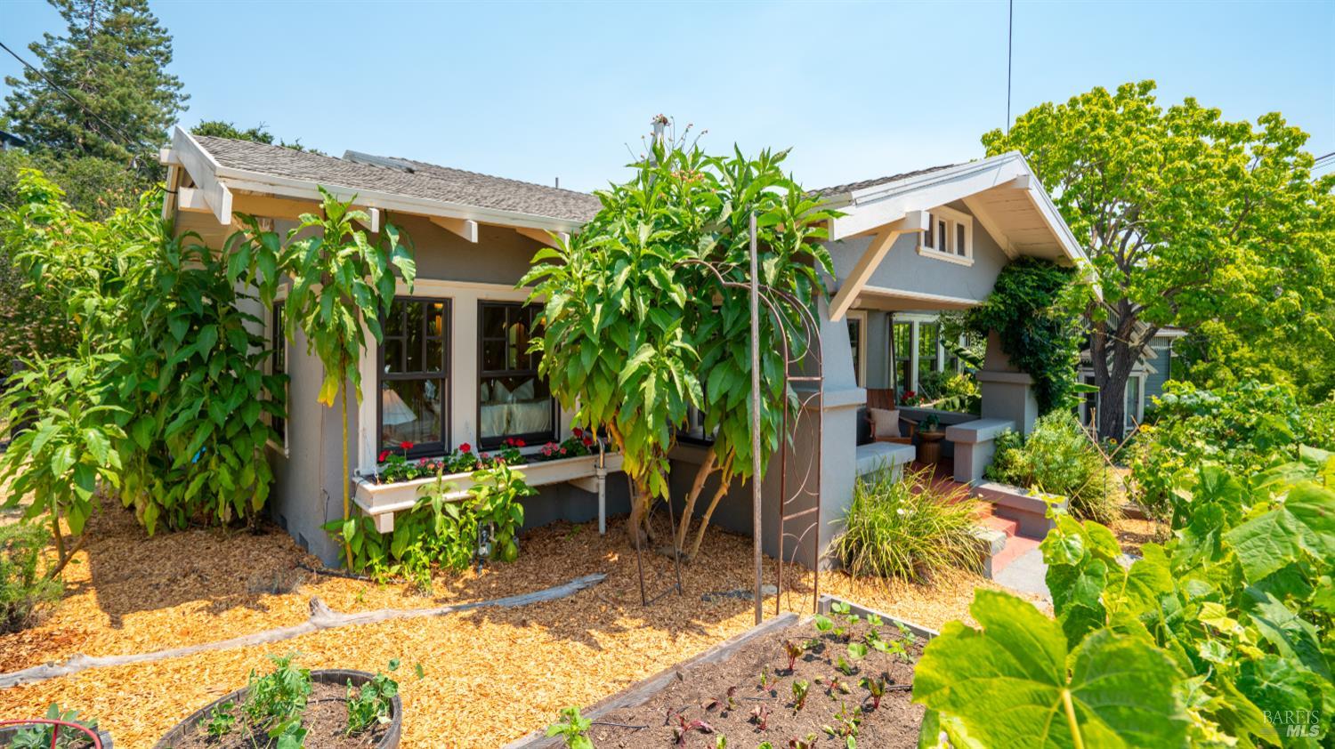 Detail Gallery Image 9 of 64 For 306 Howard St, Petaluma,  CA 94952 - 2 Beds | 1/1 Baths