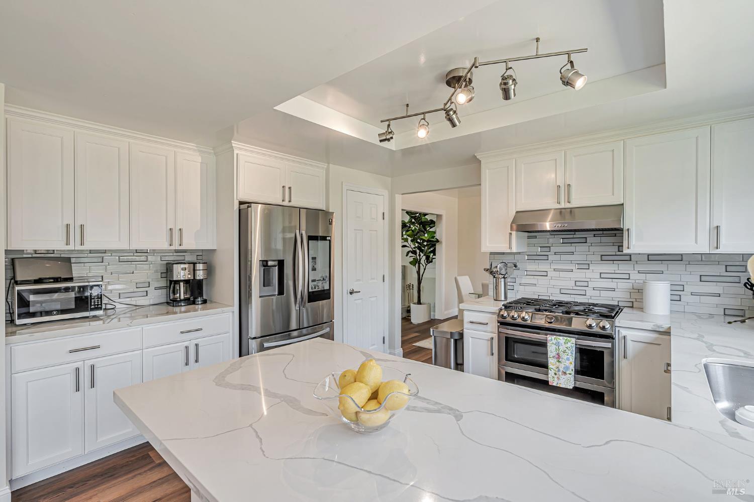 Detail Gallery Image 11 of 40 For 1704 Granada Ct, Petaluma,  CA 94954 - 5 Beds | 2/1 Baths