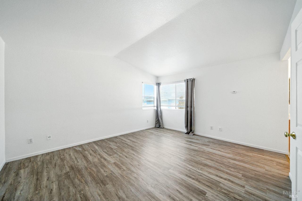 Detail Gallery Image 12 of 22 For 2335 Turquoise Way, Santa Rosa,  CA 95404 - 4 Beds | 2/1 Baths