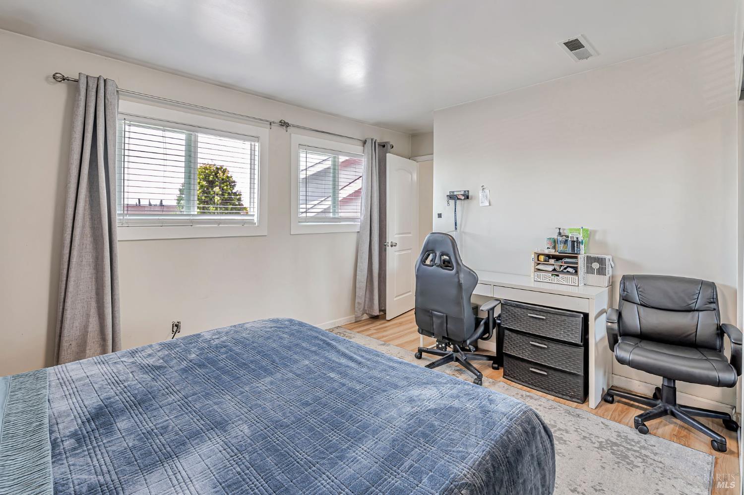 Detail Gallery Image 28 of 40 For 1704 Granada Ct, Petaluma,  CA 94954 - 5 Beds | 2/1 Baths