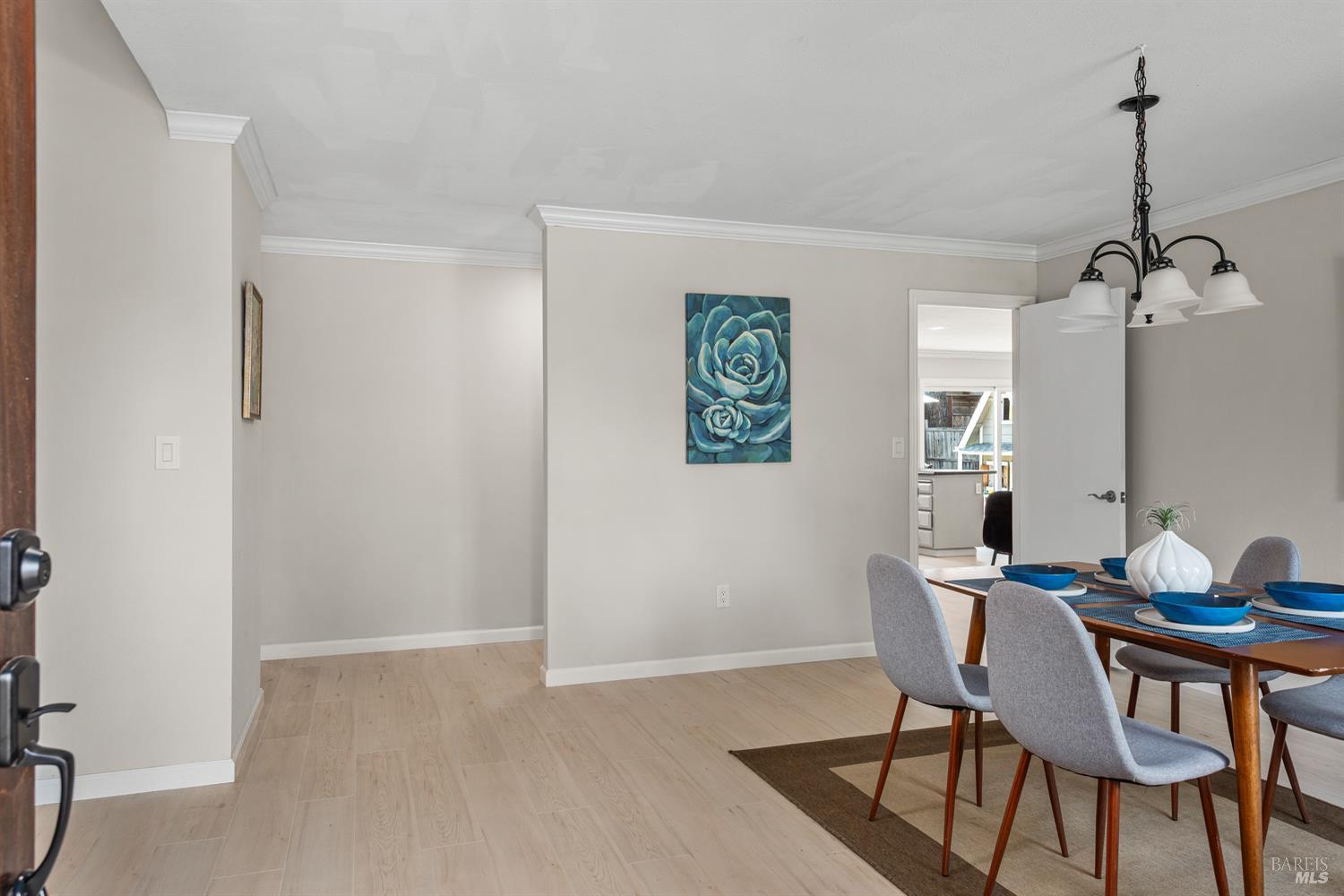 Detail Gallery Image 3 of 26 For 5330 Arnica Way, Santa Rosa,  CA 95403 - 4 Beds | 2 Baths