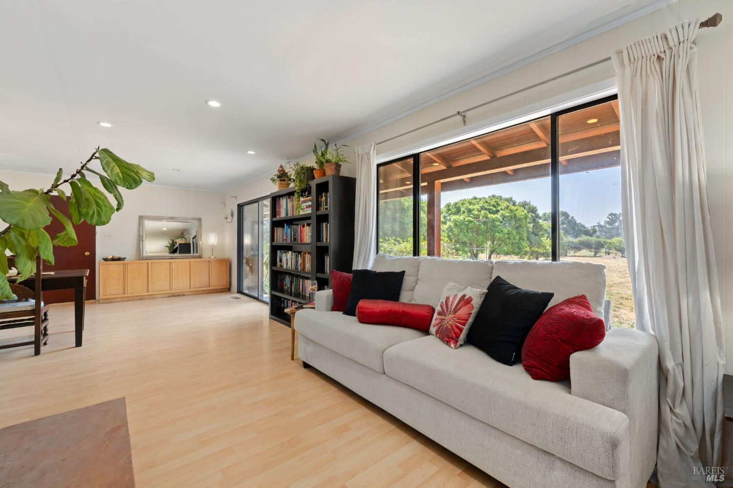 Detail Gallery Image 17 of 44 For 249 Orchard Ln, Penngrove,  CA 94951 - 3 Beds | 2 Baths
