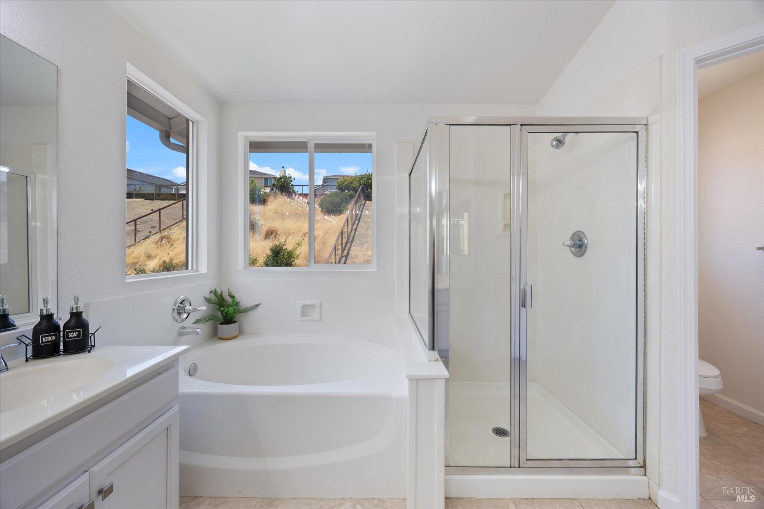Detail Gallery Image 32 of 56 For 6243 Pebble Beach Dr, Vallejo,  CA 94591 - 4 Beds | 3 Baths