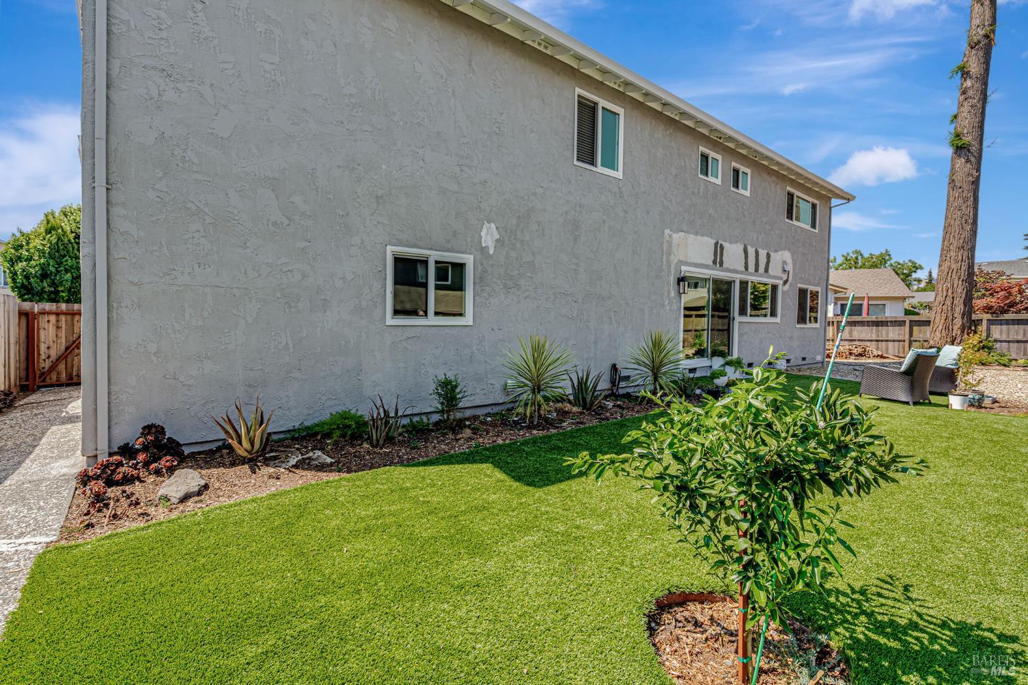 Detail Gallery Image 37 of 40 For 1704 Granada Ct, Petaluma,  CA 94954 - 5 Beds | 2/1 Baths