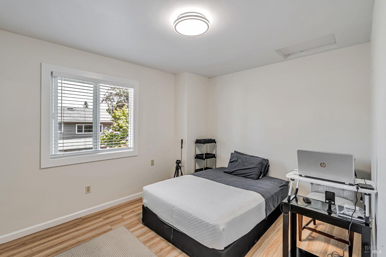 Detail Gallery Image 21 of 40 For 1704 Granada Ct, Petaluma,  CA 94954 - 5 Beds | 2/1 Baths