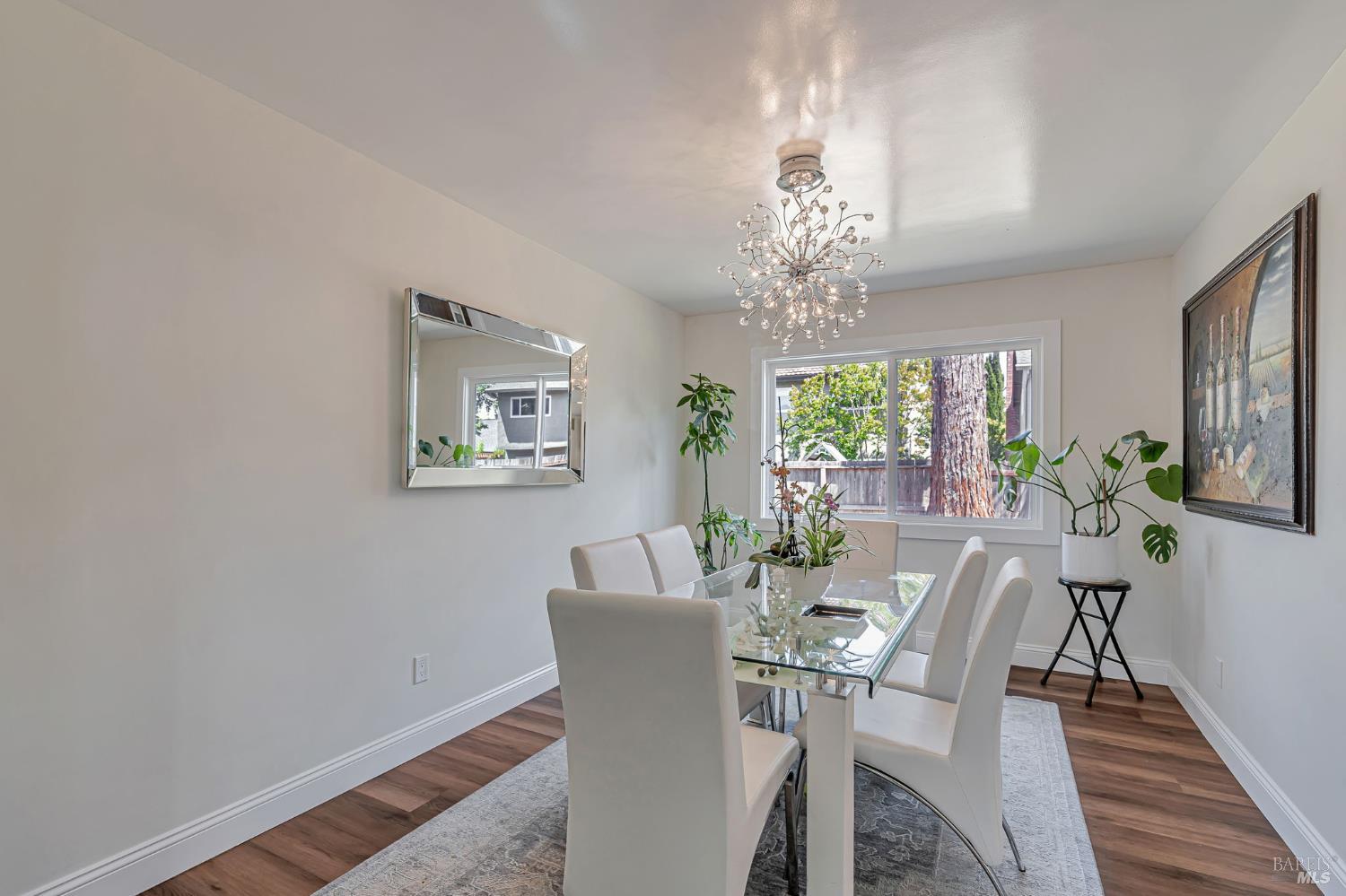 Detail Gallery Image 15 of 40 For 1704 Granada Ct, Petaluma,  CA 94954 - 5 Beds | 2/1 Baths