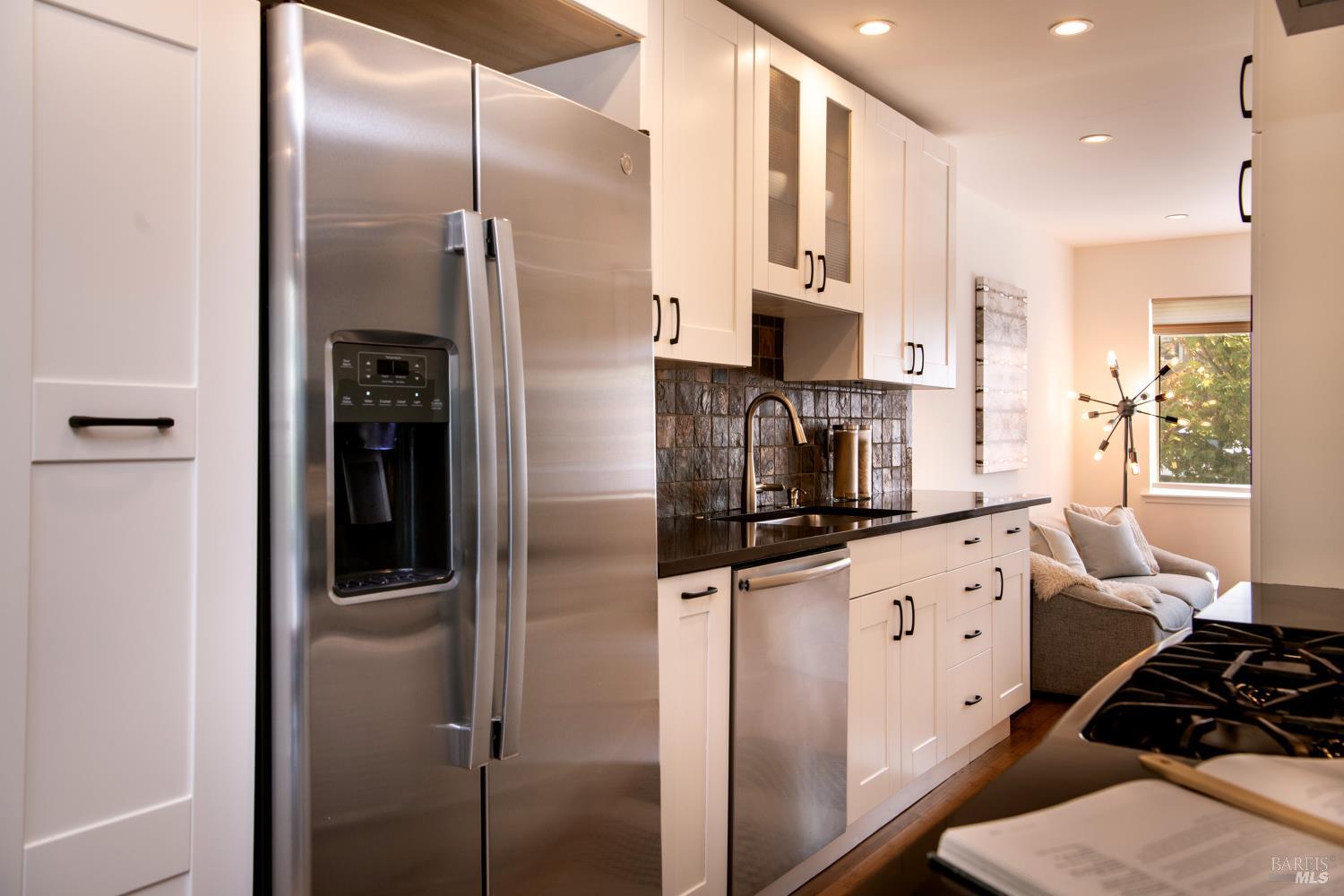 Detail Gallery Image 7 of 67 For 89 Mariner Green Dr, Corte Madera,  CA 94925 - 4 Beds | 2/1 Baths