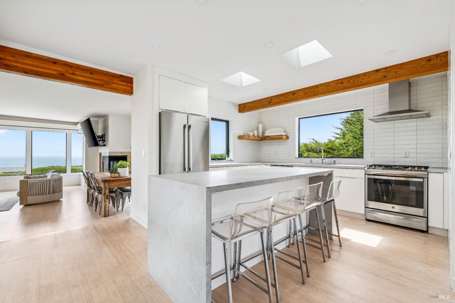 Detail Gallery Image 17 of 46 For 20920 Grebe Ct, Bodega Bay,  CA 94923 - 4 Beds | 3/1 Baths