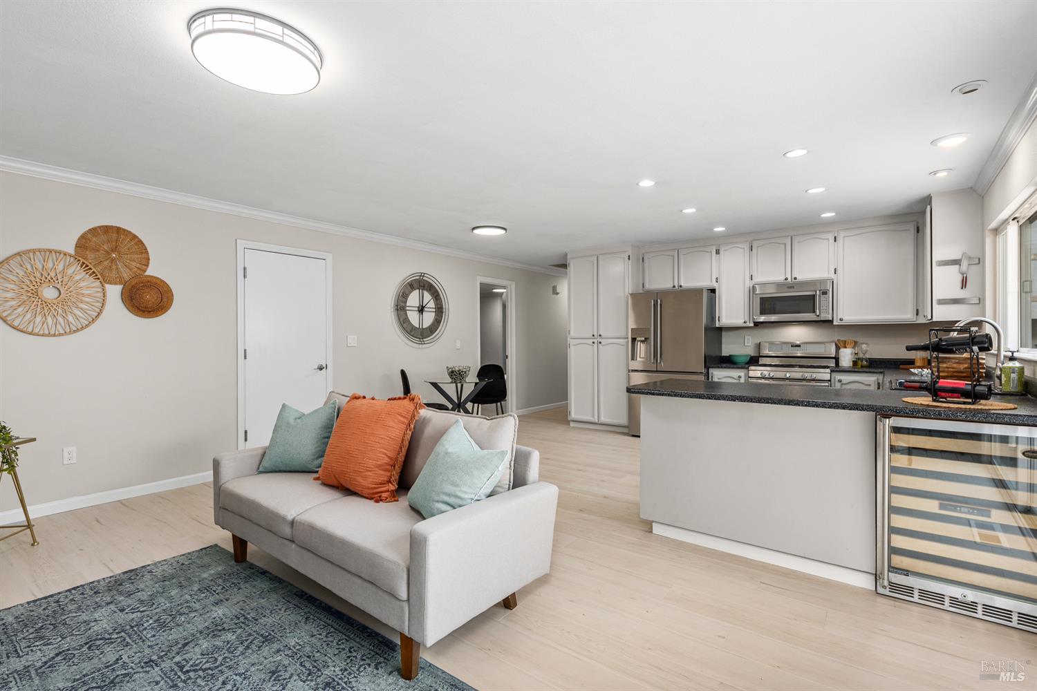Detail Gallery Image 10 of 26 For 5330 Arnica Way, Santa Rosa,  CA 95403 - 4 Beds | 2 Baths