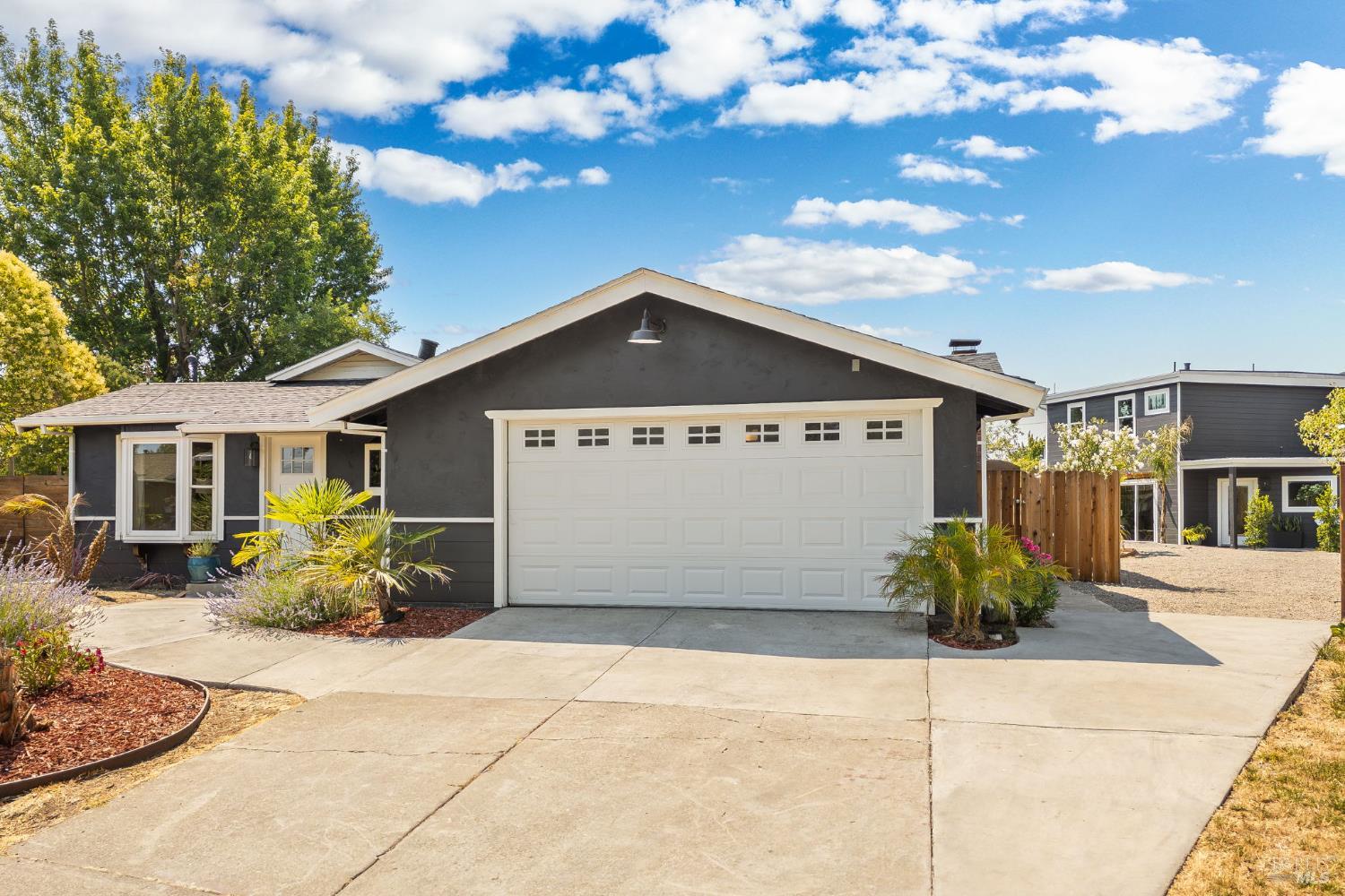Detail Gallery Image 5 of 47 For 3637 Evergreen Ct, Napa,  CA 94558 - 4 Beds | 1/1 Baths