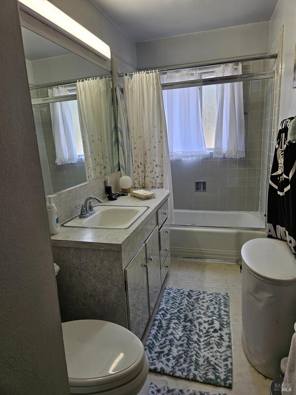 Detail Gallery Image 3 of 19 For 6117 Rosalind Ave, Richmond,  CA 94805 - 3 Beds | 1 Baths